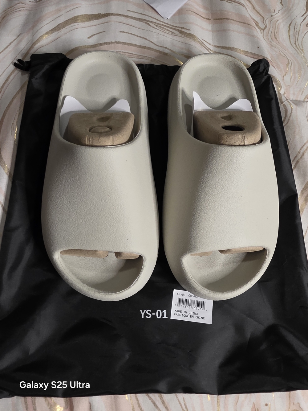 YS-01 Yeezy Women’s Cream Slide Sandals. 6M/7.5W. New In Dust Bag